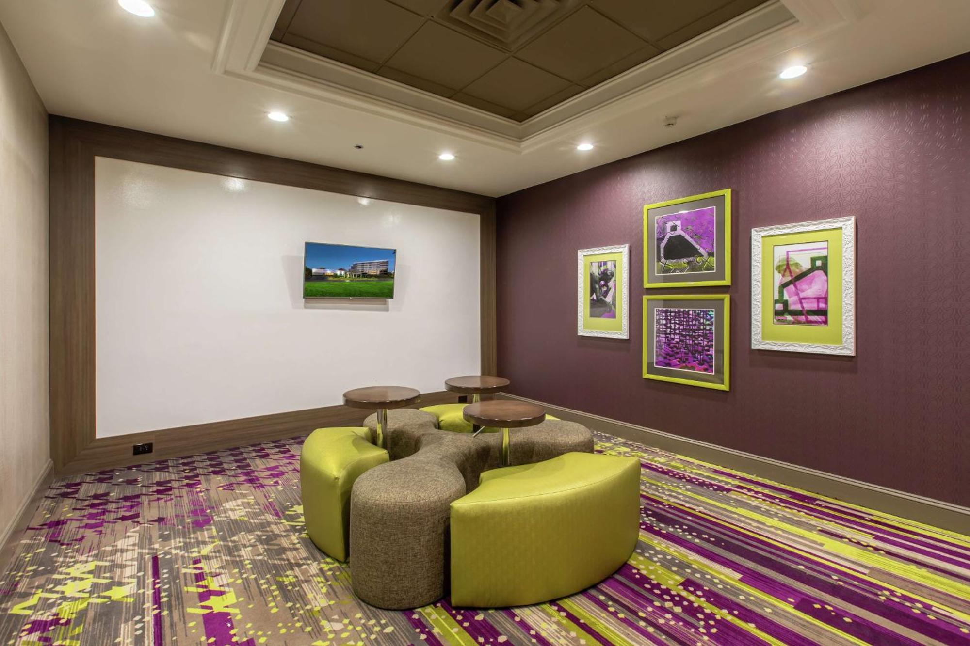 Doubletree By Hilton Winston Salem - University, Nc Екстериор снимка