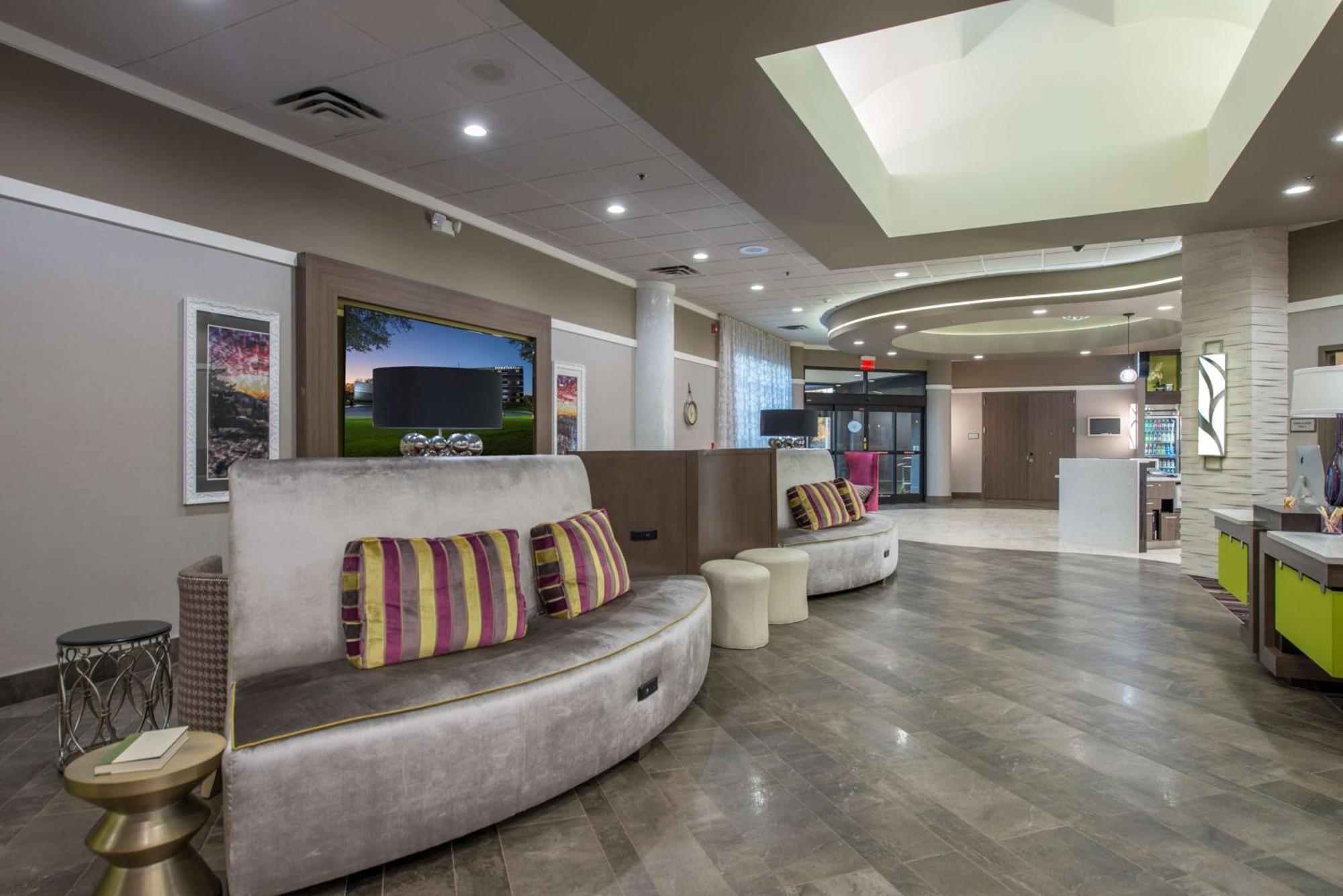 Doubletree By Hilton Winston Salem - University, Nc Екстериор снимка