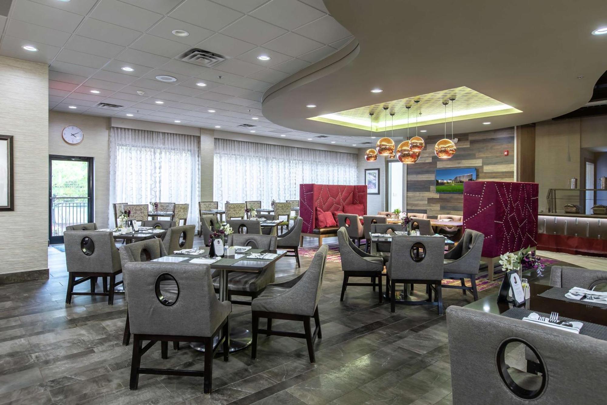 Doubletree By Hilton Winston Salem - University, Nc Екстериор снимка