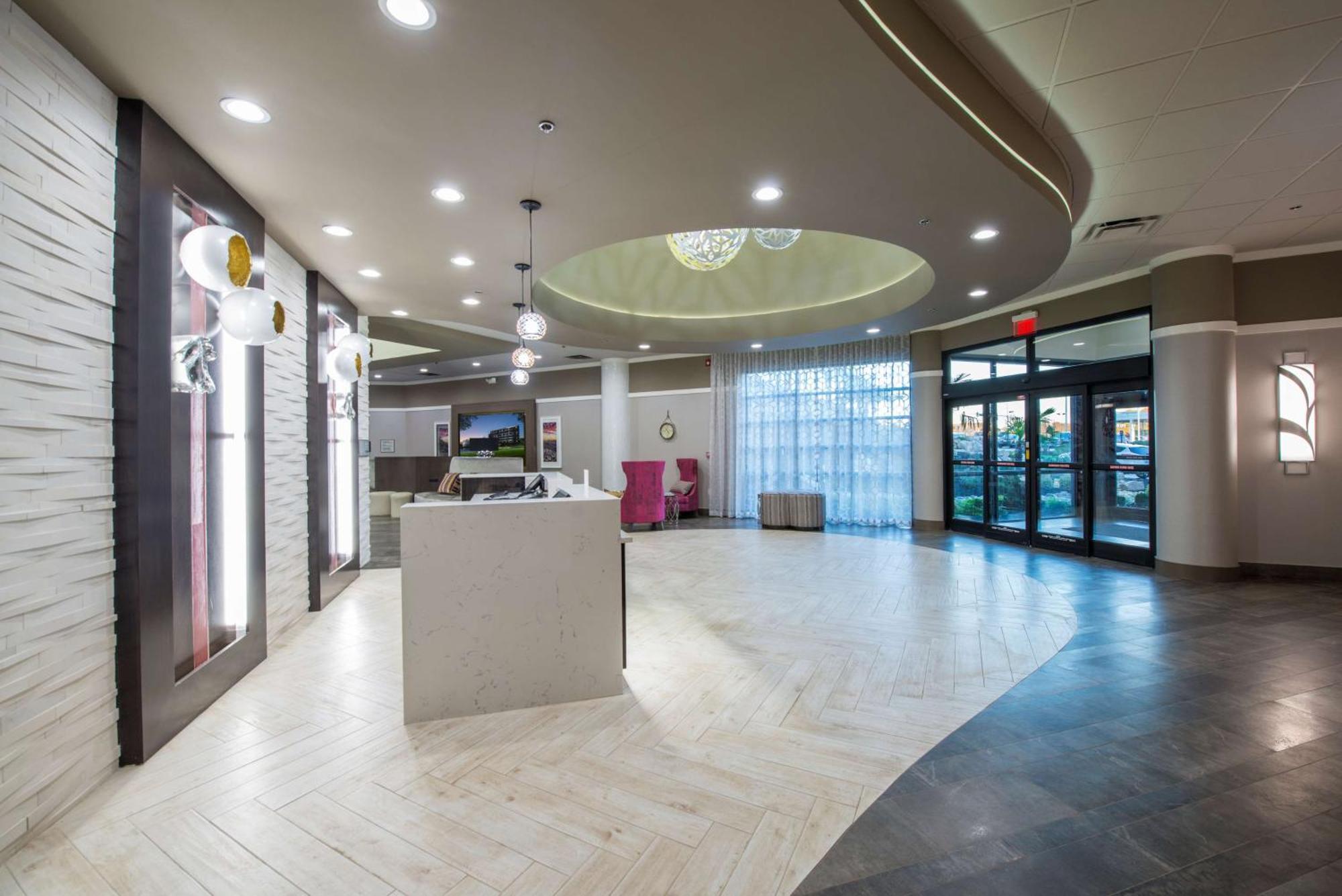 Doubletree By Hilton Winston Salem - University, Nc Екстериор снимка