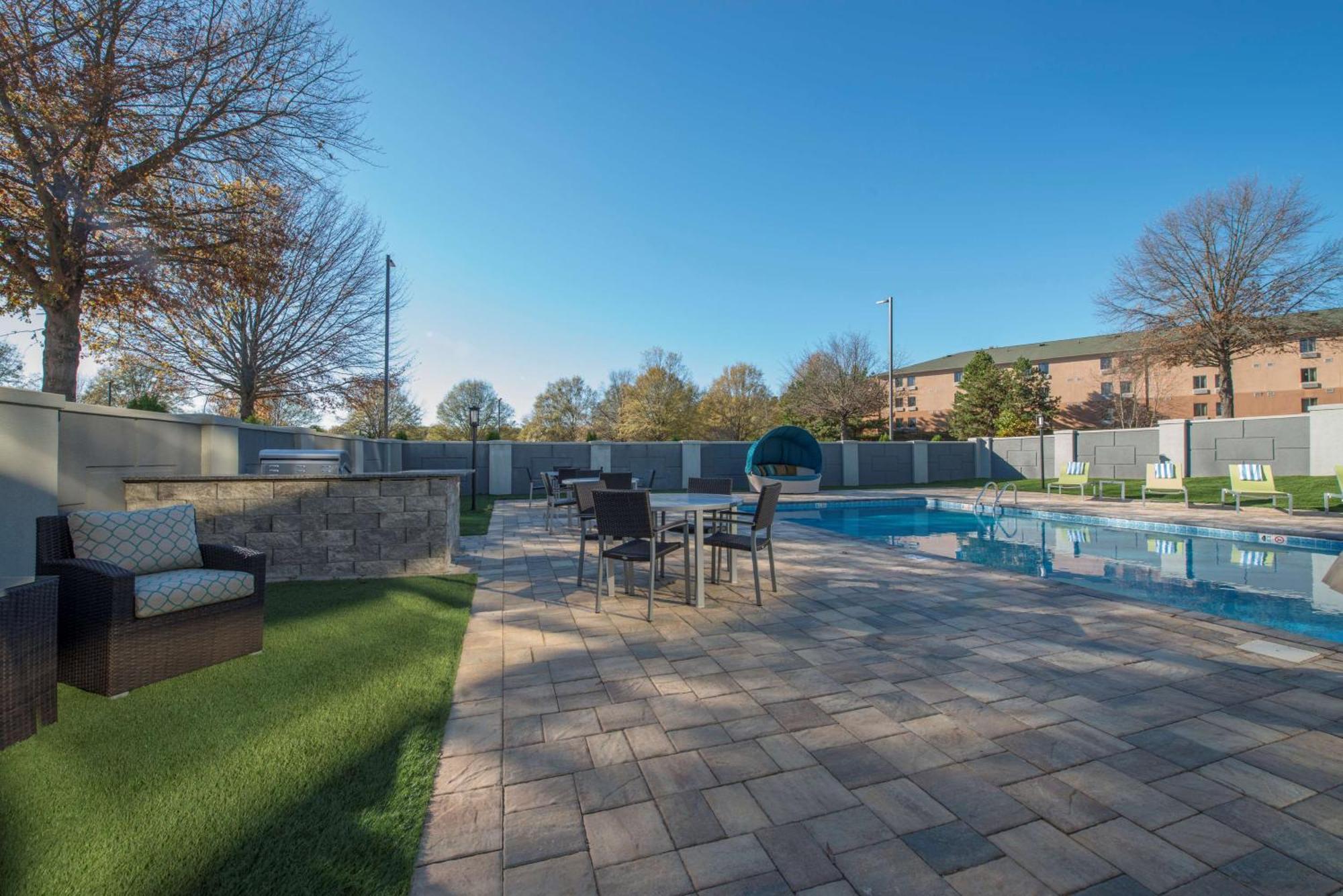 Doubletree By Hilton Winston Salem - University, Nc Екстериор снимка