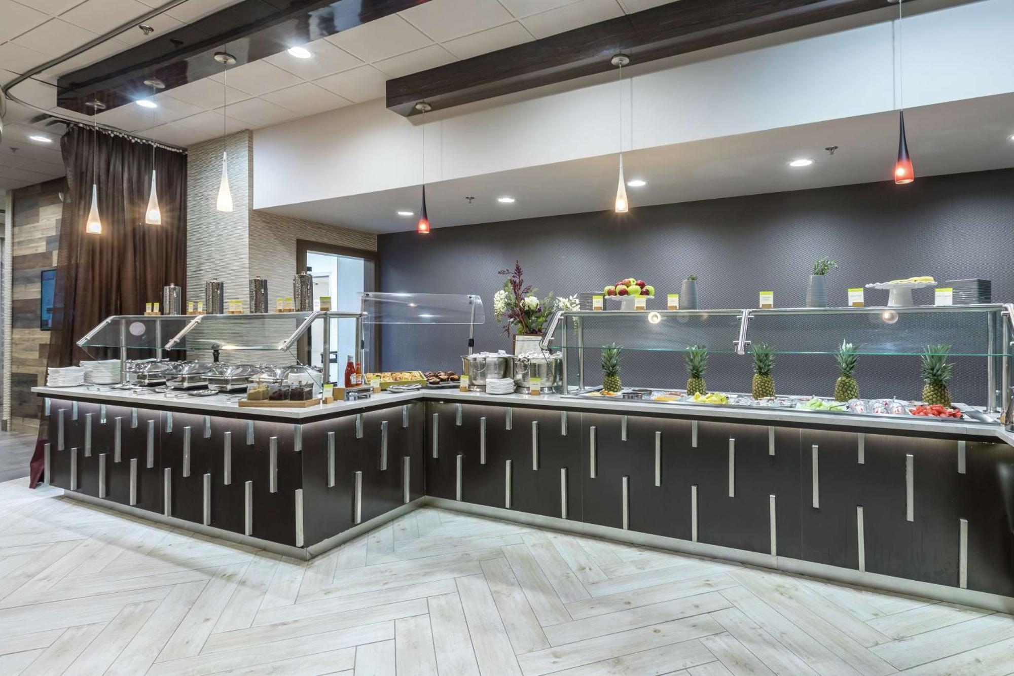 Doubletree By Hilton Winston Salem - University, Nc Екстериор снимка