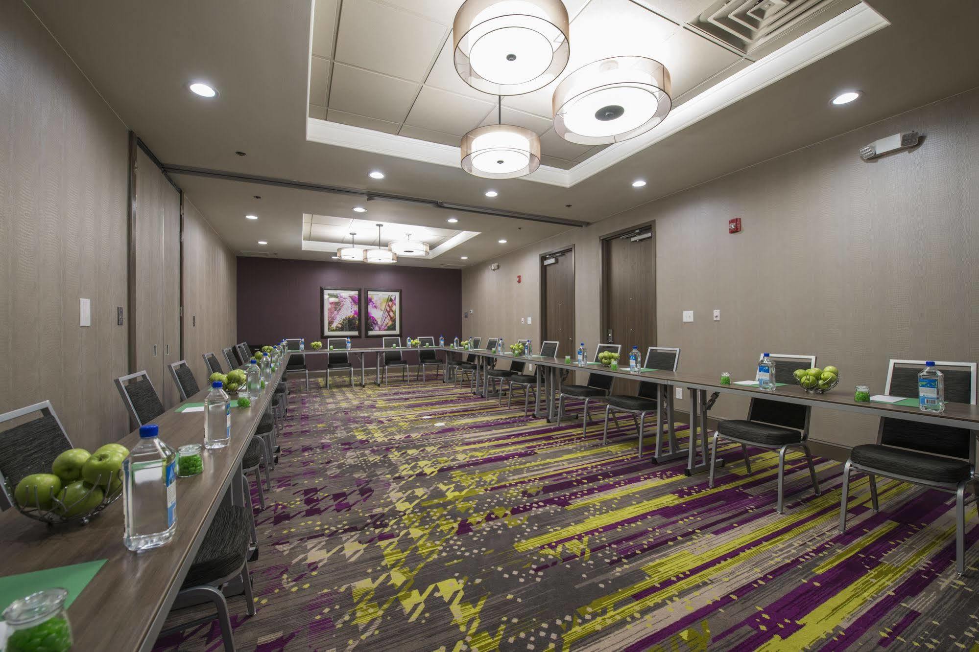 Doubletree By Hilton Winston Salem - University, Nc Екстериор снимка