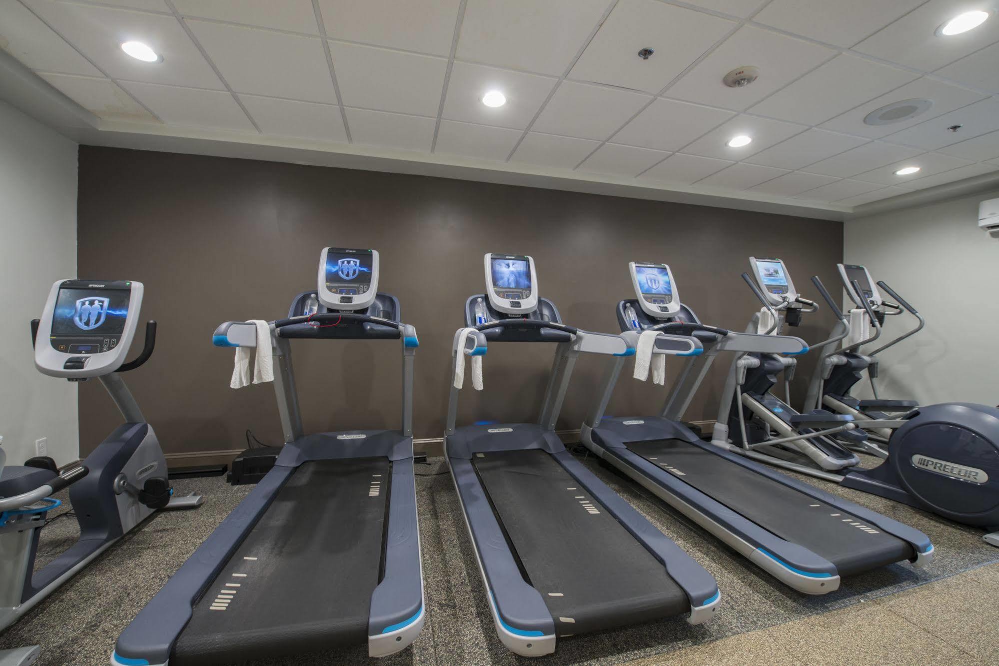 Doubletree By Hilton Winston Salem - University, Nc Екстериор снимка